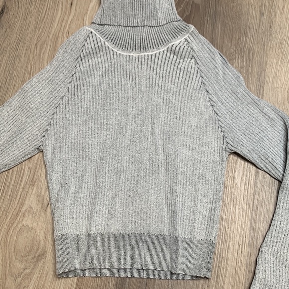 Two pc set - Picture 2 of 4